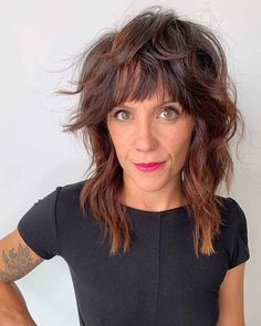 Medium Shag Haircuts, Wolf Haircut, Haircuts For Medium Length Hair, Edgy Haircuts, Wolf Cut, Texturizer On Natural Hair, Shag Haircut, Haircut Ideas, Short Hair Cuts For Women