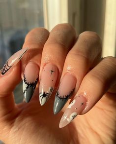 Fall Spooky Nails Almond, Almond Shaped Nails Designs Halloween, Minimal Spooky Nails, Spooky Neutral Nails, Halloween Nails By Skin Tone Range, Natural Nail Designs Halloween, October Nail Inspo Almond, Simple Halloween Nail Art Designs, Spooky Simple Nails