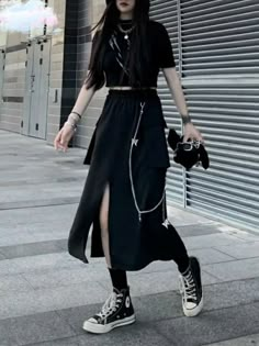 Goth Modern Outfits, Korean Rock Outfit, Long Skirt Hoodie Outfit, Korean Alt Fashion, Korean Goth Fashion, Casual Goth Outfits Women, Modern Emo Outfits, Japanese Grunge Fashion, Modern Goth Outfits