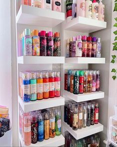 Profumo Victoria Secret, Koleksi Makeup, Koleksi Parfum, Bath N Body Works, Perfume Organization, Bath And Body Works Perfume, Victoria Secret Perfume, Bath And Body Care, Smell Goods