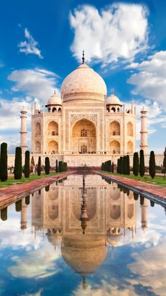 the tajwa is one of the most famous buildings in india and it's unique architecture