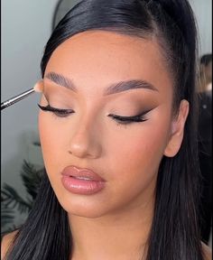 Smoked Wing Makeup Look, Full Beat Natural Makeup, White Prom Dress Makeup, Soft Glam With Eyeliner, Cocktail Attire Makeup, Softglam Makeup Looks, Snatched Eye Makeup, Graduation Photo Makeup, Natural Glam Prom Makeup