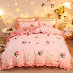 Strawberry Aesthetic Bedding Set 🍓 boogzel apparel Aesthetic Bedding Set, Kawaii Bedding, Strawberry Bedding, Aesthetic Bedding, Strawberry Beds, Double Bed Covers, Strawberry Aesthetic, Couple Bed, Floral Bedding Sets