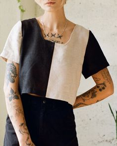 Quilted Crop Top in Black and White Linen Crop Top - Etsy Cream Crop Top, Linen Crop Top, Linen Crops, Diy Sewing Clothes, Black And Cream, Mode Inspiration, Sewing Clothes, Sewing Inspiration, Look Cool