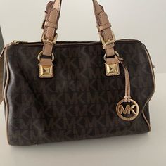 Beautiful Michael Kors Satchel Purse In Perfect Condition. Very Stylish Lots Of Room. Michael Kors Satchel, Michael Kors Collection, Satchel Purse, Satchel, Michael Kors, Bag Lady, Purse, Women Shopping, Color