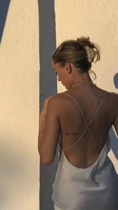 back tattoo ideas | small tattoos | women tattoo Small Tattoos Women, Women Tattoo Placement, Side Body Tattoos, Full Arm Sleeve, Back Tattoo Ideas, Small Rib Tattoos, Side Tattoos Women, Tattoos On Side Ribs, Small Back Tattoos