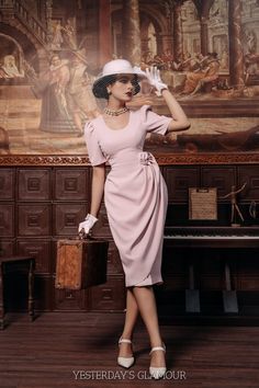 1950s Celebrities Fashion, 1930s Inspired Fashion Runway, 1950s Woman Fashion, Pinup Style Photoshoot, Me In 50 Years Outfit, Pink Long Sleeve Vintage Dress, 40s Dresses Formal, 1960s Fashion Women Classy, Elegant Pink Outfit