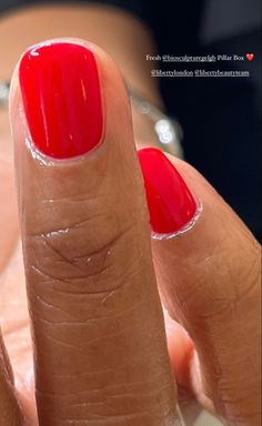 Bright Red Manicure, Best Red Nail Color, Bright Red Nails Short, Shirt Red Nails, Summer Red Nails 2024, Tomato Red Nails, Red Squoval Nails, Red Sns Nails, Red Short Nails Ideas