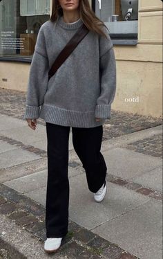 Scandinavian Outfit, Grey Sweater Outfit, Chique Outfit, Skandinavian Fashion, Chique Outfits, Legging Outfits, Midi Skirts, Mode Inspo