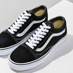 Black/White Lace-Up Low Top Vans White Fat Top Vans, Vans Slip On Outfit, Vans Classic Old Skool, Blond Amsterdam