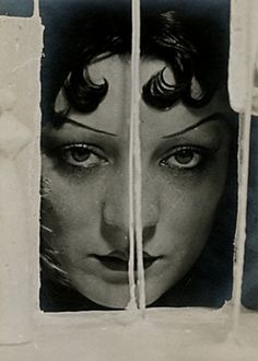 Man Ray Kiki de Montparnasse 1922 Man Ray Photos, Avant Garde Photography, Hans Richter, Francesca Woodman, Francis Picabia, Greek Names, Marcel Duchamp