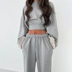 Sweatpants Crop Top, Preppy Aesthetic Outfits, Women Loungewear, E Girl Outfits, Preppy Women, Set Outfits, Crop Top Set, Seoul Fashion, Sweatsuit Set