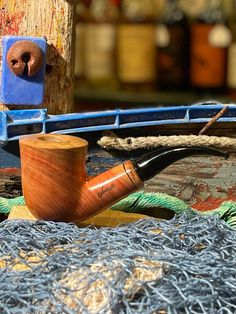 Carob Amorelli Pipe on pipeonline.it/en. Take a look to the finest Tobacco Pipes and all the smoking accessories you need! #pipe #smokingpipes #tobaccopipes #amorellipipes #carob #carrubo Dunhill Pipes, Peterson Pipes, Meerschaum Pipe, Blue Bird, Flask, Rum, Take A