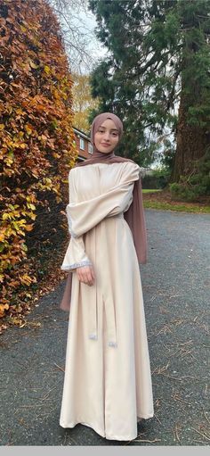 Hijab And Abaya Styles, Modest Muslimah Outfits, Cute Abaya Hijab Outfit, Hijabi Abaya Aesthetic, Outfit For Muslim Girl, Muslimah Aesthetic Outfit, Modest Hijabi Dresses, Modest Islamic Outfits, Eid Outfits Modern Non Hijabi