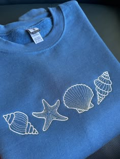 Perfect for a seaside trip, or throwing it on after a beach day! Cute embroidered seashell sweatshirt a great addition to your closet.  Custom Available:  - Size can be made bigger if required, please reach out to us - different color sweatshirts available, Crewnecks & Hoodies - different thread colors available  If you would like to purchase multiple sweatshirts or a different color or a change in design, please contact me first!  All requests are welcome! Sizing : These sweatshirts are in ADUL Cute Embroidered Hoodies, Trendy Embroidered Sweatshirt, Lake Sweatshirt Ideas, Cricket Sweatshirt Ideas, Cool Sweatshirt Designs, Cute Embroidered Sweatshirt, Embroidery Designs Tshirt, Sweatshirt Designs Vinyl, Embroidery Shirts For Women