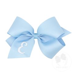 Make your favorite little girl feel special with our monogrammed king grosgrain hair bow. This blue hair bow for girls is embellished with a white initial and is available in 23 different letters. This bow is sure to stay in her hair all day with our patented WeeStay™ no-slip hair clip. Blue Hair Bow, Blue Hair Bows, Blue Hair Accessories, Girls Hair Bow, Girl Hair Bows, Blue Bow, Baby Crafts, Girls Bows, Girls Hair