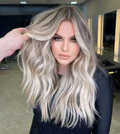 Blonde Ombre Hair With Money Piece, Ash Blonde Balayage With Lowlights, Blonde Dark Roots Balayage, Ash Blonde With Money Piece, Ash Blonde Babylights, Cool Tone Blonde Balayage, Blonde Shadow Root With Money Piece, Dimensional Blonde With Money Piece