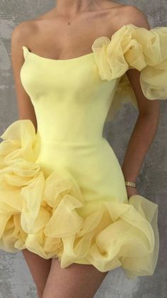 Homecoming Dresses Yellow, Mini Homecoming Dresses, Pretty Prom Dresses, فستان سهرة, Glam Dresses, Looks Chic, Mode Inspiration, Classy Dress, Birthday Dresses