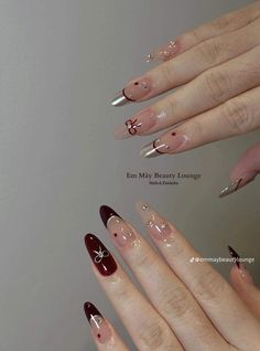 Nail Art Designs Square Nails, Nail Red Design, Red Nails Design Ideas, Nails Design Red, Collar Dresses, Kutek Disney, Nail Types, Hello Nails, Punk Nails