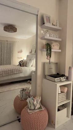 Bedroom Design Aesthetic Clean Room Ideas, Room Inspo Tiny Room, Preppy Room Set Up, Nice Clean Bedroom, Cute Clean Room Aesthetic, New Room Inspiration, Room Ideas Medium Bedroom, Designer Aesthetic Room, Bedroom Inspo Tiktok