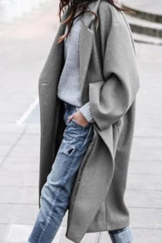 Muted Outfits, Coat Styling, Cute And Comfy Outfits, Autumn Coats, Woolen Coat Woman, Warm Color Palette, Spain Fashion