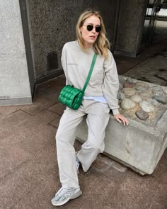 Bottega Veneta Bag Outfit, Annabel Rosendahl, Green Bag Outfit, Bottega Veneta Padded Cassette Bag, Padded Cassette Bag, Bottega Bag, Normcore Fashion, Street Style Bags, Bottega Veneta Bag