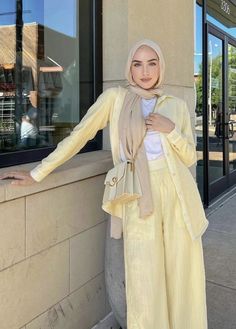 Modest Concert Outfit Summer, Yellow Dress With Hijab, Feminine Hijab Outfit, Summer Muslim Outfits, Summer Muslim Outfits Casual, Vintage Hijab Style, Modest Birthday Outfit, Hijab Street Style, Hijab Jewelry