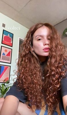 Brown Ginger Hair Curly, Cinnamon Curly Hair, Ginger Hair Curly, Dark Ginger Hair, Curly Hair Up, Red Hair Green Eyes, Red Curls, Curly Hair Tutorial, Chocolate Hair