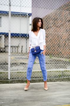 Minimalist Fashion Outfits to Copy | StyleCaster Minimal Chic Outfit, Patterned Trousers, Perfect Spring Outfit, 30 Outfits, Casual Chique, Stunning Outfits, Inspiration Mode