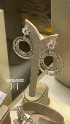 Expensive Earrings, Designers Jewelry Collection, Beautiful Suit, Expensive Jewelry, Classy Jewelry, Jewelry Show