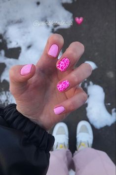 Pink Short Nails Design Ideas, Pretty 2023 Nails, Cute Nails Acrylic Pink Girly, Cute Pink Nails Short With Design, Gel Nails Ideas Short Preppy, Preppy Pink Nails Short, Preppy Nail Inspo Pink, Pink Gel Nails Ideas Short, How Many Rings Should You Wear