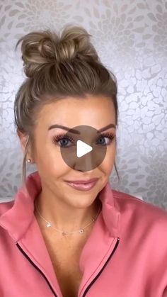 Messy Bun Med Length Hair, Messy Short Hair Bun Tutorial, Hair Clips Style For Short Hair, Quick Messy Bun Tutorial Short Hair, Low Bun Hacks Short Hair, Buns Hairstyles For Medium Hair, Buns Hairstyles Short Hair, High Bun Short Hair Top Knot, No Wash Hair Day Hairstyles Short Hair