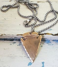 Casual artisan hammered bronze arrowhead silver chain necklace Arrowhead Necklace, Jewelry Aesthetic, Military Photos, Metal Work, Design Silver, Silver Chain Necklace, Hippie Style, Wire Wrap, Making Jewelry