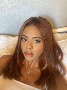 Honey Red Hair Black Women, Hair Colour Red Brown, Dye Hair For Brown Skin, Honey Brown Ginger Hair, Ginger Hair Brown Women, Brown And Ginger Hair Highlights, Hair Color Ideas For Caramel Skin Tone, Tan Skin Ginger Hair, Copper Brown Highlights On Black Hair