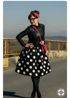 1950 Costume Ideas Woman, Rockabilly Halloween Costume Ideas, Pin Up Girl Outfits, Pin Up Outfits Rockabilly, Easy 50s Outfit, Retro Costume Ideas, Pin Up Girl Costume, Moda Pin Up, Easy Halloween Outfit