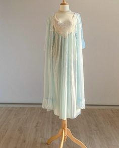 Sleeping Gown, Princess Gowns, Modern Dresses, Clean Fashion, Pretty Bras, Night Dresses, Princess Gown