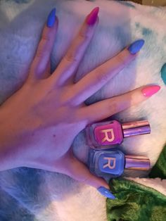 Jinx Arcane Nails Design, Arcane Inspired Nails, Jinx Nails Design, League Of Legends Nails, Jinx Arcane Acrylic Nails, Jinx Makeup Inspired, Overwatch Nails, Jinx Makeup