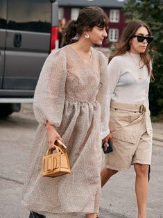 Who What Wear editor Erin Fitzpatrick breaks down the biggest trends from Copenhagen Fashion Week street style. Erin Fitzpatrick, Copenhagen Fashion Week Street Style, 2019 Style, Copenhagen Fashion, Scandinavian Fashion, Copenhagen Style, Copenhagen Fashion Week, Street Style Trends