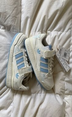 Shoe Inspo Adidas, Shoe Inspo Sneakers Trendy, Trendy Shoes 2022, Vintage Adidas Shoes, Vintage Shoes Sneakers, Adidas Shoes Outfit, Snickers Shoes, Snicker Shoes