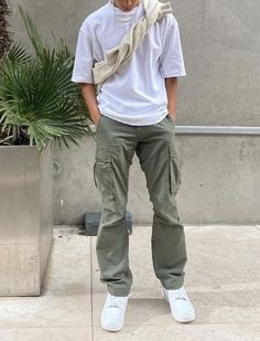 Mens Cargo Pants Outfit, Cargo Outfit Men, Green Cargo Pants Outfit, Cargo Pants Outfit Men, Herren Style, Trendy Boy Outfits, Pants Outfit Men, Cargo Pants Outfit, Mens Trendy Outfits