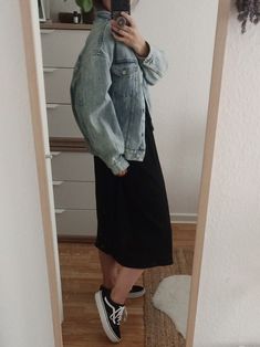 Black Dress Vans Outfit, Low Top Vans Outfit, Vans And Dress, Vans Oldschool, Low Top Vans, Jean Jacket Outfits, Dress With Jean Jacket