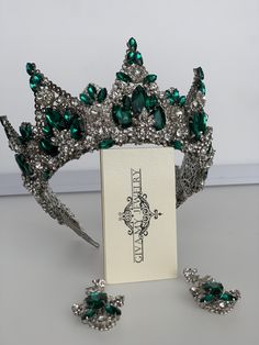 Emerald Silver Grad Dresses 2022, Avatar Jewelry, Slytherin Jewelry, Sanggul Lintang, Fantasy Crowns, Crowns Royal, Homemade Face Paints, Crystal Crown Tiaras