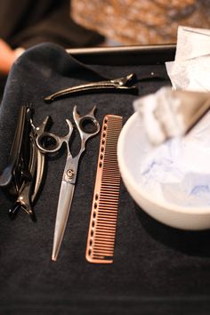 scissors and combs are sitting on a table