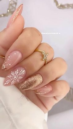 Simply Birthday Nails, Almond Nails Designs Holiday, Xmas Almond Nails, Simple Almond Nails Winter, Christmas Nails Elegant Holidays, Nude Christmas Nails Acrylic, Holiday Nails Inspiration, Nude Xmas Nails, December Nails Christmas Xmas