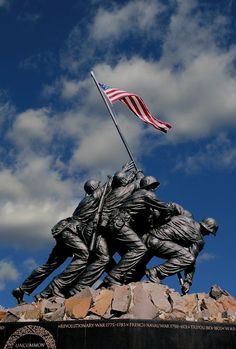 Marine Corps War Memorial outside Arlington - "Uncommon valor was a common virtue!" Human Composition, Usmc Wallpaper, Marine Tattoos, Army Dreamers, Marine Tattoo, Country Wallpaper, Washington Dc Travel