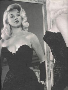 Diana Dors in 1955. Old Hollywood Hair, Glamour Hair, Classic Hollywood Glamour