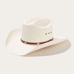 Brim: 4" Crown: 4 1/8" 8X Shantung Leather Studded Hat Band Vented Crown Made in U.S.A. The Alamo, Boots Cowgirl, Straw Cowboy Hat, Leather Hat, The Other Guys, Leather Hats, Hat Band, Cowboy Hat, Western Style