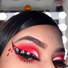 31 Days Halloween Makeup, Scream Movie Makeup Looks, Ghost Face Makeup Ideas, Ghost Face Eye Makeup, Ghostface Eye Makeup, Horror Movie Inspired Makeup, Baddie Halloween Makeup Looks, Ghostface Makeup Simple, Ghostface Makeup Ideas