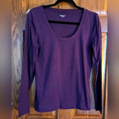 Nwot Massini Long Sleeve Scoop Neck Pullover T-Shirt Size L *Never Worn! Rich Plum Purple Layering Piece Or Beautiful Alone! *Approximate Measurements: *Pit To Pit: 19" *Sleeve Length From Pit: 19" *Length: 24" No Flaws! Smoke And Pet Free Home Dark Purple Shirt, Jazmine Dubois, Purple Long Sleeve, Purple Shirt, Purple Top, Plum Purple, Layering Pieces, Dark Purple, Color Purple