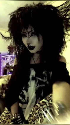 Goth Girl Reference, Goth Style Makeup, Goth Trad Makeup, Gothic Fashion Summer, Trad Goth Makeup Ideas, Trad Goth Makeup Looks, Pretty Goth Makeup, Goth Aesthetic Makeup, Goth Girl Makeup